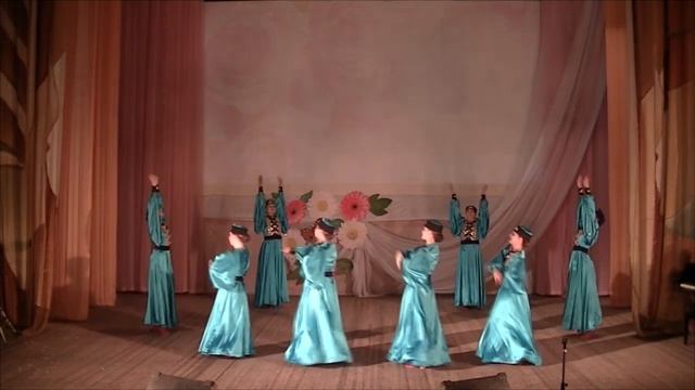 Калмыцкий танец "Чичердык", народный самодеятельный коллектив хореографический ансамбль "Весна" смотреть онлайн