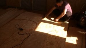 Королевство кривых стен/Зашиваем стены ОСП(OSB)/Воскресный ремонт.