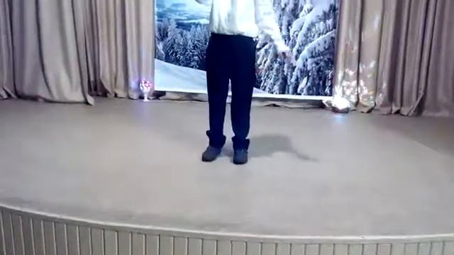 Новый год к нам идет....поет Тимофей Клюев смотреть онлайн