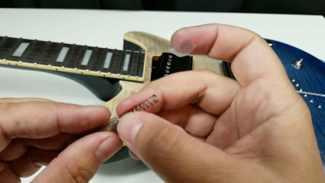 How To Install Guitar Pickup Springs смотреть онлайн