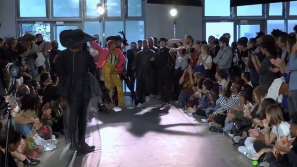 Экстравагантный показ мод в Америке. Удивляюсь свободе и открытости людей к самовыражения