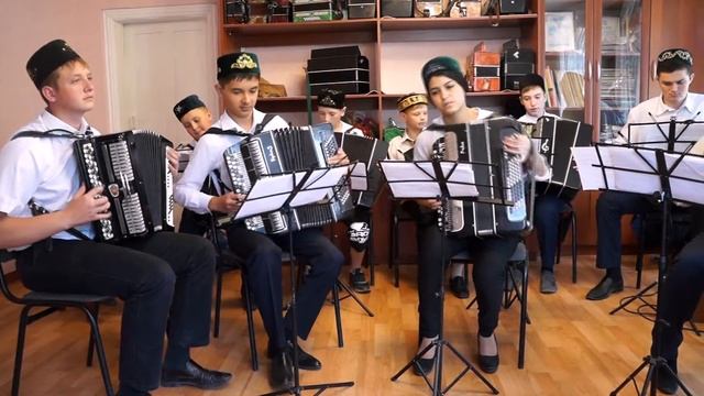 Ансамбль баянистов "Ильгам". Моменты репетиции ("Карело-финская полька") смотреть онлайн
