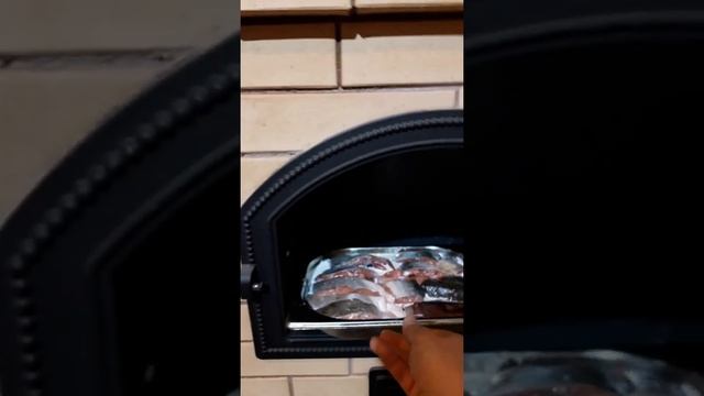 Печь отопительно-варочная, первое приготовление пищи в духовке. смотреть онлайн