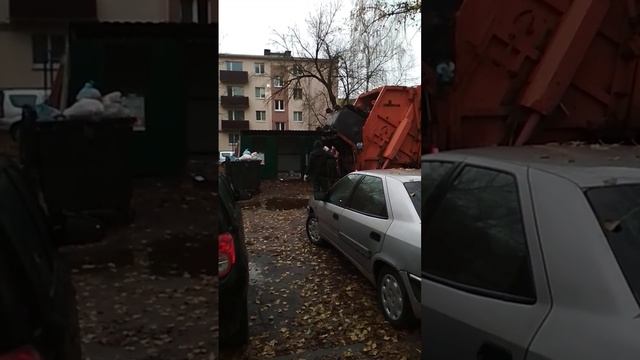 Формула 1 по погрузке мусора! Пит - стоп в 3 минуты ??? смотреть онлайн