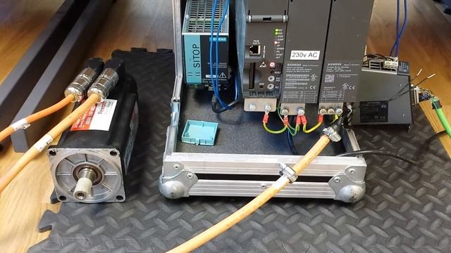 Siemens SIMOTION D SINAMICS S120 with Bosch MSK050C смотреть онлайн