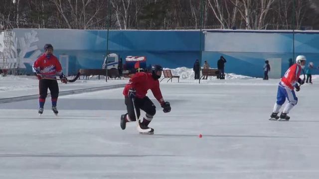 Чемпионат по хоккею с мячом в Южно-Сахалинске смотреть онлайн
