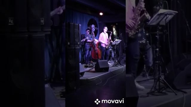 музыкальный джем саксофон контрабас гитара барабаны. Jazz standards jazz jam everjazz