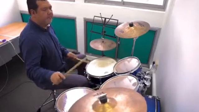 Crazy Little Thing Called Love - Freddie Mercury (Trek Montero Cover) смотреть онлайн
