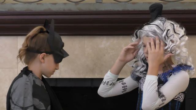 HALLOWEEN COSTUME SWITCH UP | LAST 4 YEARS OF COSTUMES | We Are The Davises смотреть онлайн