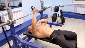 ДЕНЬ 1 - Жим штанги лежа на горизонтальной скамье