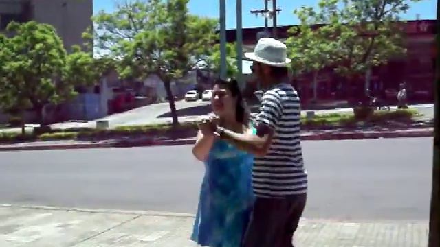Muri e Ketlin dançando no Uruguay смотреть онлайн