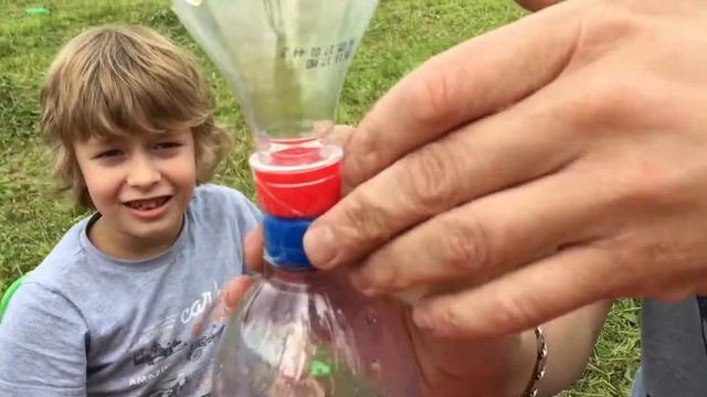 Ураган в бутылке. Эксперимент с водой для детей. смотреть онлайн