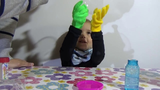 Огромные мыльные пузыри и дуем нелопающиеся мыльные пузыри Magic bubbles unboxin смотреть онлайн