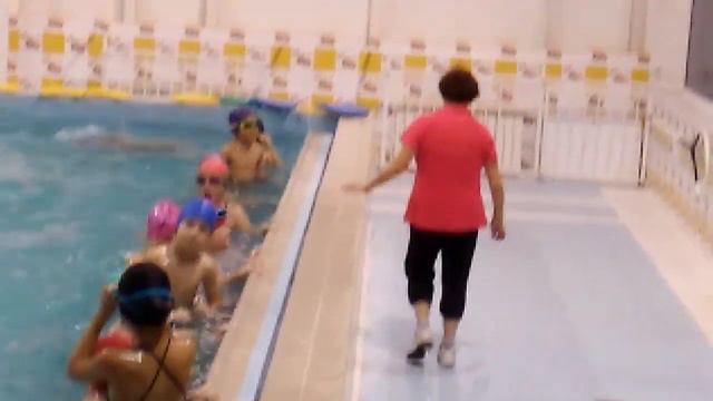 Занятие по плаванию в бассейне Ватан. Начинающая группа смотреть онлайн