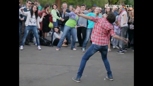 День Танца в Парке Горького 7 мая 2012: Dance.ru Official смотреть онлайн