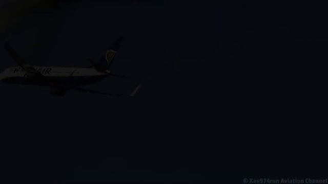 Two Boeing 737-800 Ryanair take off at Bordeaux Merignac Airport смотреть онлайн