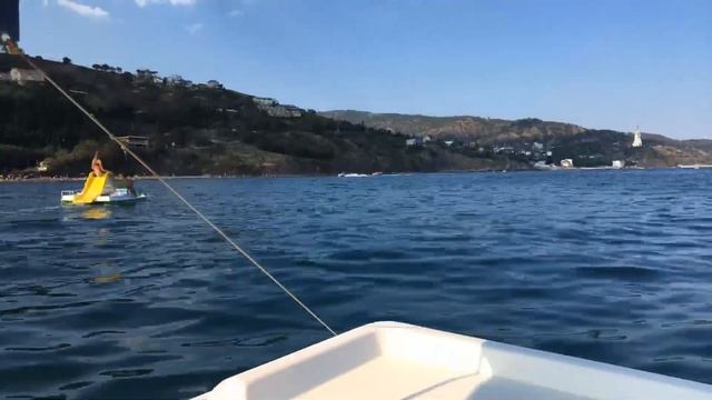 Морская прогулка на катамаране вдоль побережье чёрного моря Солнечногорское Крым 2021 смотреть онлайн