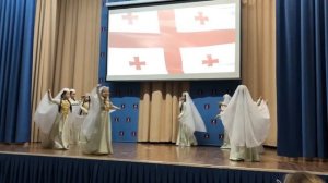 Фестиваль Дружбы народов 2017. Школа 1944. Грузия 3В грузинский танец «Нарнари»