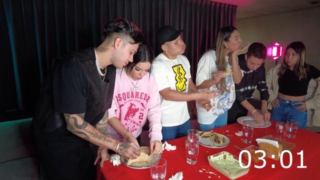 El que coma menos tacos se besa con su pareja ? RETO TACOS | El súper trucha смотреть онлайн