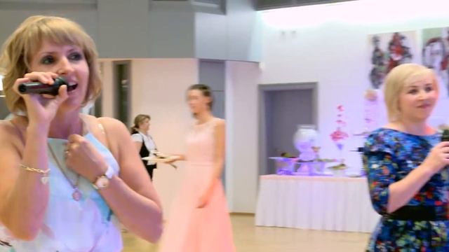 Трогательное поздравление на свадьбе дочери от мамы и крёстной! смотреть онлайн