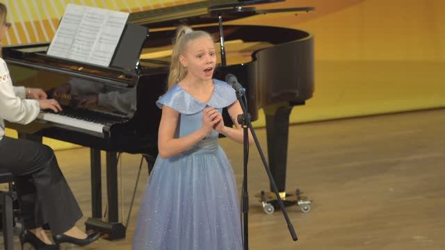 C. Мацюшевич "На лужайке". Исполняет Мокеичева Ксения. Преподаватель Ильичёва Наталья Евгеньевна,