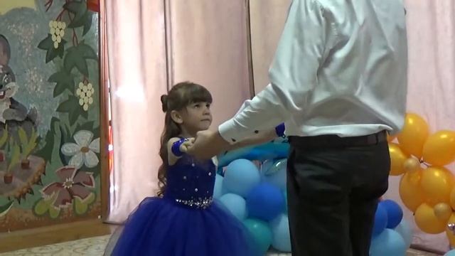 Пригласи меня папа на вальс. Выпуск 2019 детский сад Лучик. смотреть онлайн