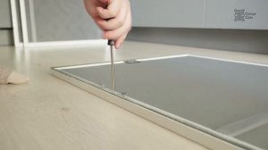 Как установить москитную сетку для алюминиевого окна без сверления. Пример 1.