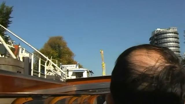 Вид с воды каналов на Амстердам. Экскурсия на катере. View from vater canals to Amsterdam. смотреть онлайн
