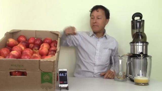 Juicing a Case of Apples in the Kuvings Commercial CS700 NSF Juicer to Make Fresh Juice смотреть онлайн