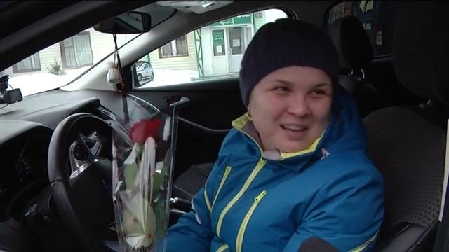 Сотрудники ГИБДД поздравили жительниц Мамадыша с наступающим праздником. смотреть онлайн