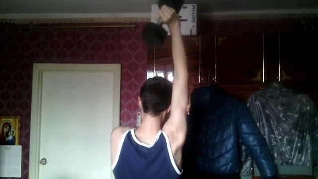 Трицепс правой руки стоя смотреть онлайн