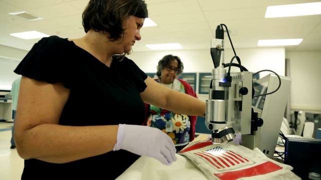 Looking at Moon Dust: An Apollo Artifact Comes Out of Storage смотреть онлайн