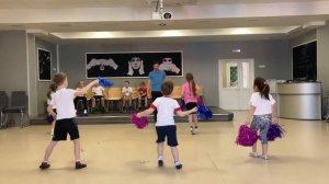 Танец «Мы взорвём Instagram»