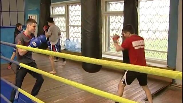 Тренировка кикбоксёров в спортзале ЧГАА смотреть онлайн