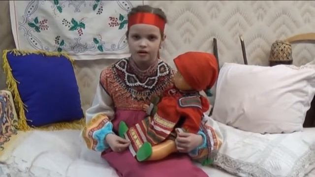 Страна читающая — Вероника Елисеева читает произведение «Как на тоненький ледок» (Русский фольклор) смотреть онлайн