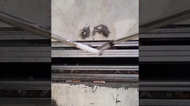 Комплект инструмента для уборки и чистки порога двери лифта. смотреть онлайн