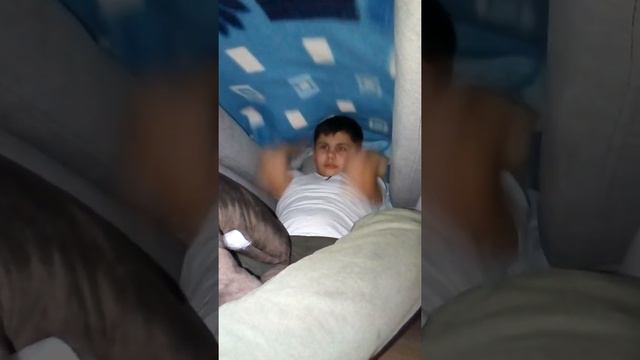 24Часа челендж.Я сижу тут 24 часа.24часа под ДИВАНОМ!!!