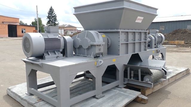 Двухвальный шредер ДШК-1500. Измельчитель дробилка ТБО пней банок резины поддонов пластика смотреть онлайн