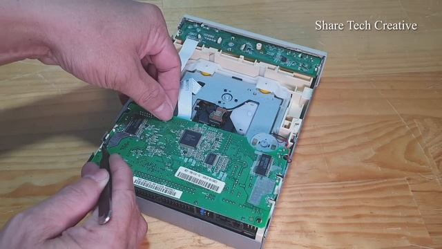 How to Turn a CD ROM Old & Into a Stereo Music Player / DIY Powerful Bass amplifier смотреть онлайн
