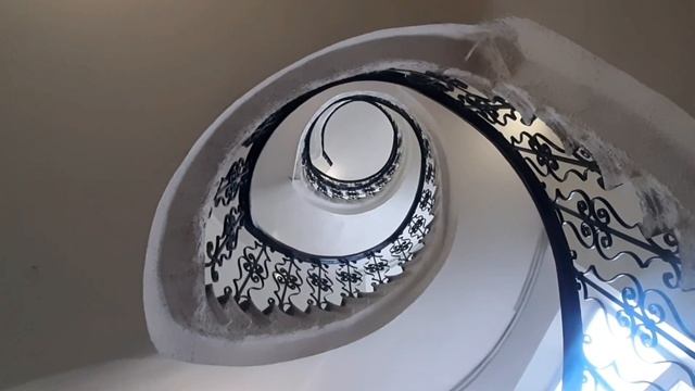 Прогулки по Москве. Лестницы Москвы. Винтовая лестница в Доходном доме Лебедева. смотреть онлайн