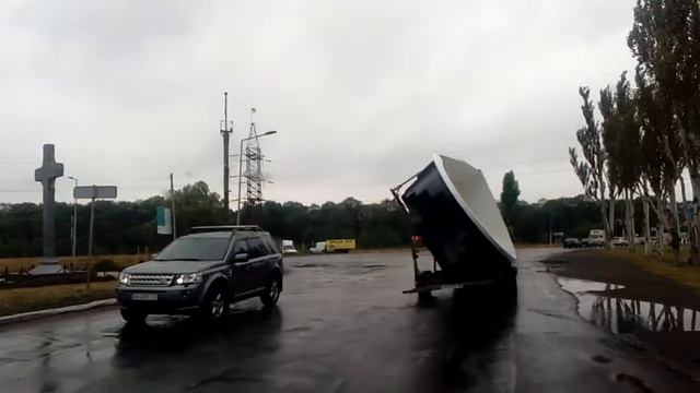 Как не надо перевозить большие бассейны.Трешак!(