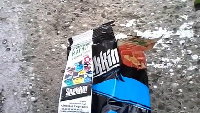 Открываем сухарики Snekkin с магнитами! смотреть онлайн