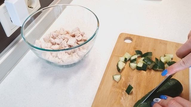 Салат Остатки Сладки/ Вкуснейший салат из того что нашлось в холодильнике/ Супер просто и быстро. смотреть онлайн