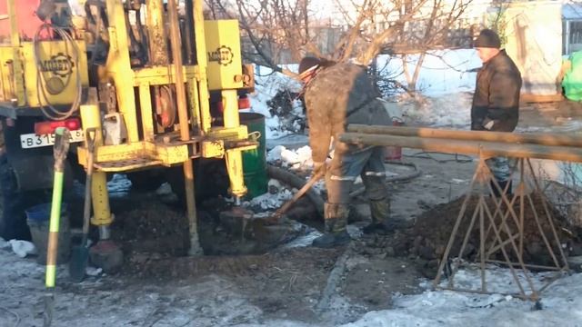 Бурение скважины на воду установкой УРБ-2А2 на базе а/м ЗИЛ-131 смотреть онлайн