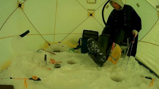 Мой первый выезд за камбалой. Такой камбалы я еще не видел. Сухое море, под Заячьим. смотреть онлайн