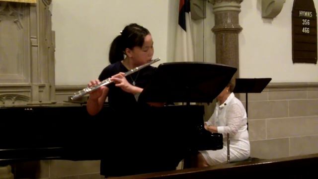 Naomi Kao Flute Recital 5-24-2011 Little Dance by Haydn смотреть онлайн