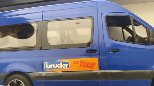 ?BRUDER Mercedes Sprinter/WPL PT1? смотреть онлайн