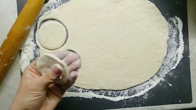 ВАРЕНИКИ С ЧЕРНИКОЙ/тесто БЕЗ ЯИЦ/ ВЫ ПОЛЮБИТЕ с первого раза!/ПОДРОБНОЕ ВИДЕО/Готовим с мамой Саше смотреть онлайн