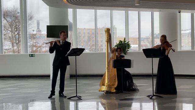 Arnold Bax - Elegiac trio (flute, viola, harp) смотреть онлайн
