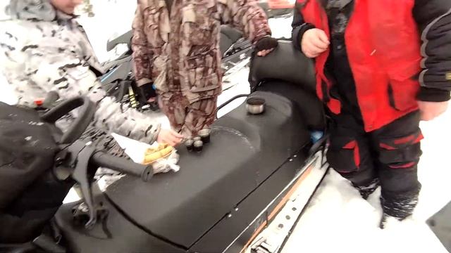 Удачная рыбалка на окуня/Хороший денек/Тайга Варяг 500/550/550v/Вектор 551i/Polaris Widetrak 500 lx смотреть онлайн